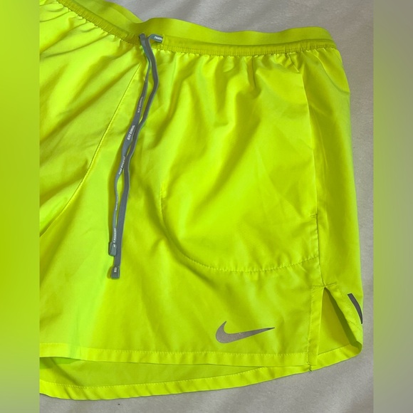 Nike Dri-Fit Women’s Fluorescent Yellow Running Shorts with Pockets Size Medium - Picture 2 of 16